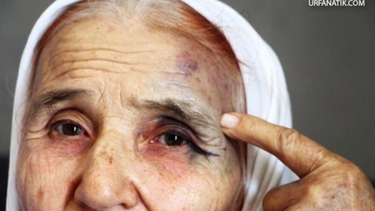 80 Yaşındaki Kadını Gelini Sokak Ortasında Dövdü