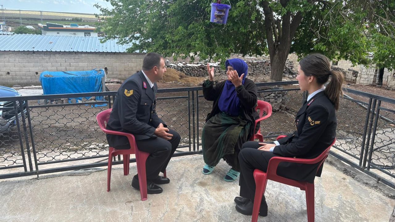 Şanlıurfa Jandarmasından Şehit Aileleri Ve Gazilere Bayram Ziyareti