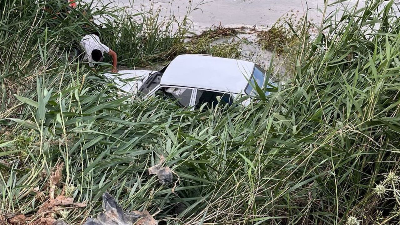 Şanlıurfa’nın Birecik İlçesinde Otomobil Gölete Uçtu