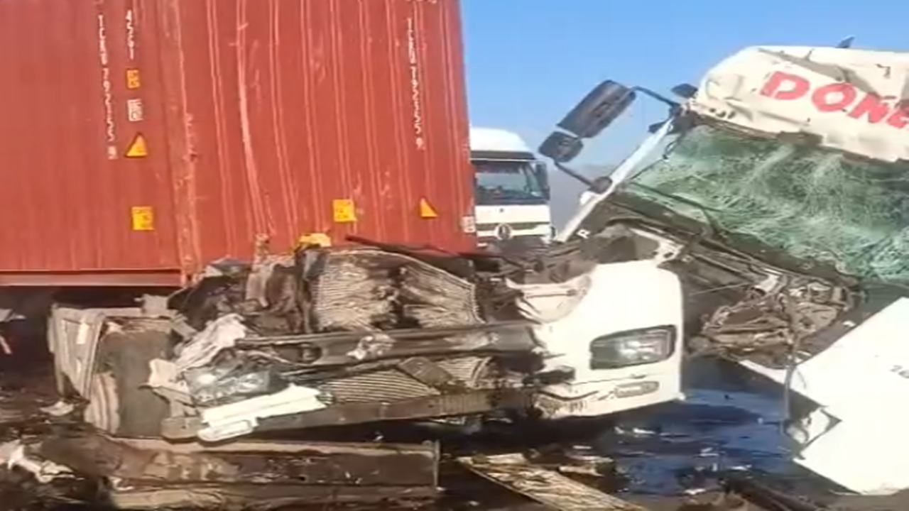 Şanlıurfa Otoyolunda Korkunç Çarpışma! Vatandaşlar Seferber 