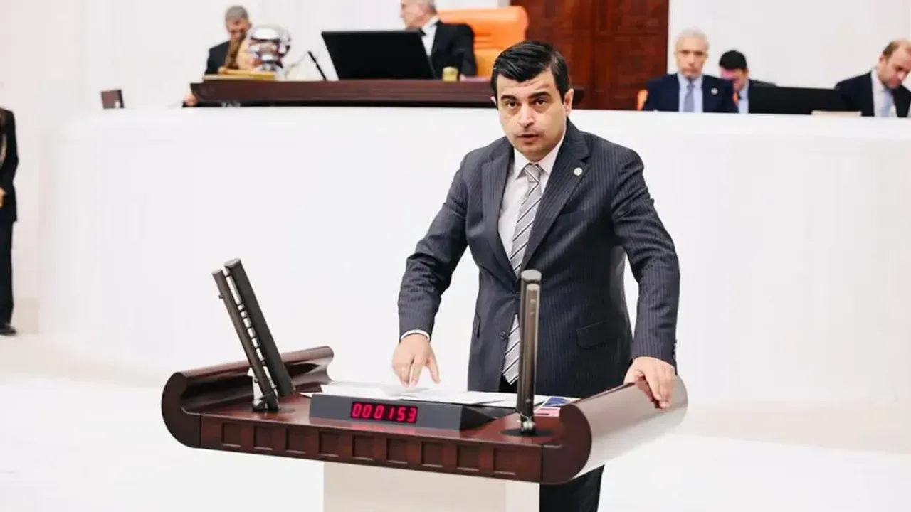 Deniz Demir Alevi Mi, Kaç Yaşında, Nereli, Evli Mi, Mesleği Ne, CHP’de Hangi Görevlerde Bulundu?