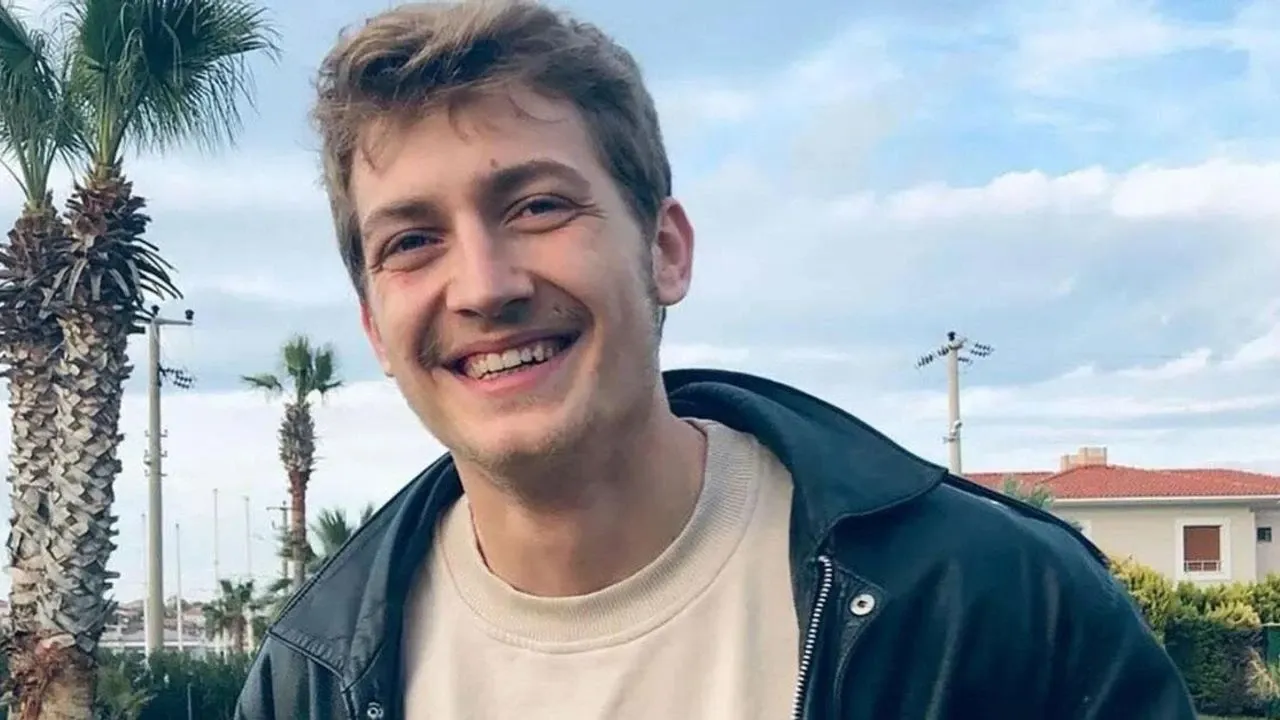 Erdem Şanlı Kimdir? Sevgilisi, Ailesi, Boyu, Eğitimi Ve Ekra