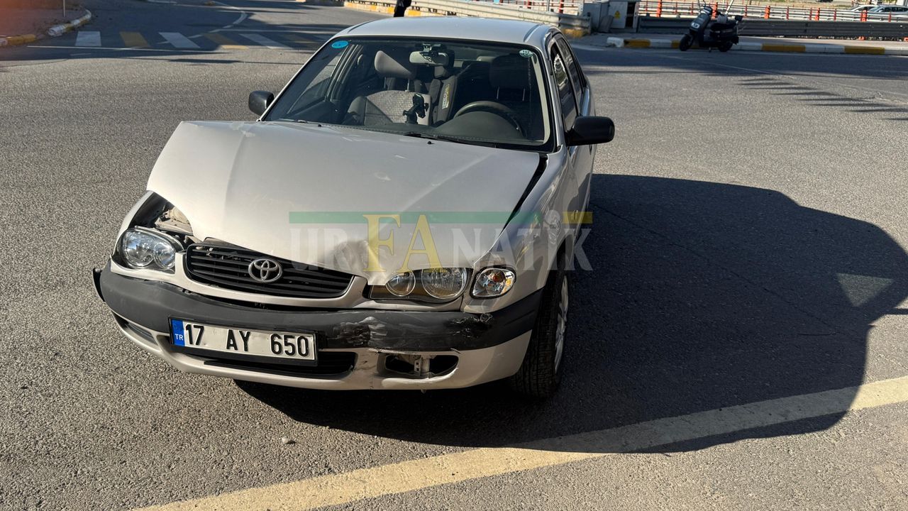 Şanlıurfa Karaköprü'de İki Otomobil Çarpıştı: 2 Yaralı