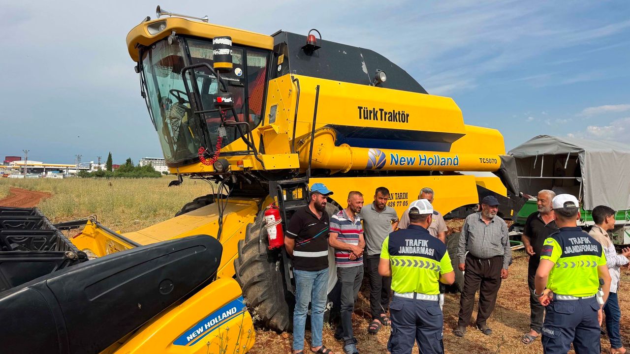 Şanlıurfa'da Jandarmadan Hasat Sezonunda Traktör ve Biçerdöv