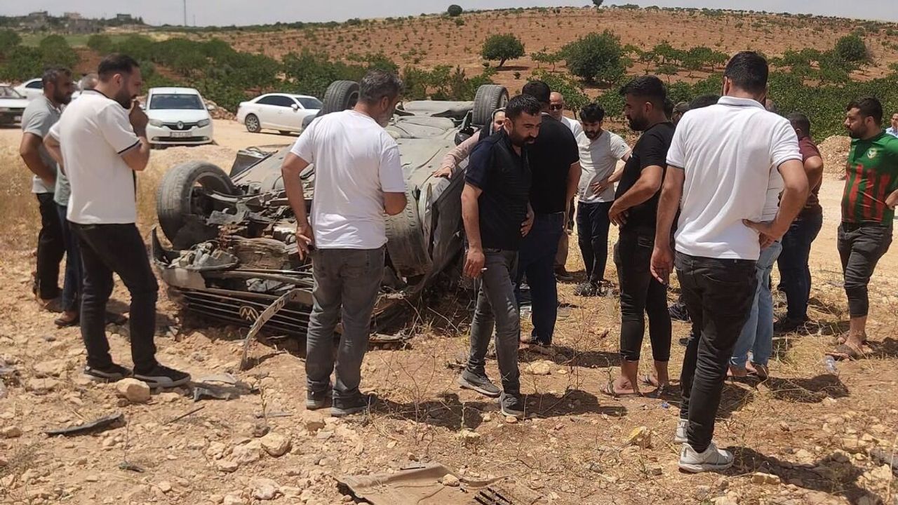Urfa Son Dakika: Suruç'ta İki Otomobil Çarpıştı! 3 Yaralı