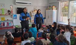 Şanlıurfa Polisi minik öğrenciler ile bir arada