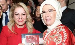 Mehtap Özer Seyran, Emine Erdoğan’a, Elazığ No:23 Mutfağı Kitabını Hediye Etti