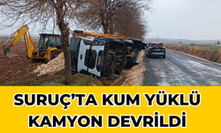 Suruç’ta Kum Yüklü Kamyon Devrildi