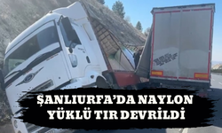 Şanlıurfa’da Naylon Yüklü Tır Devrildi