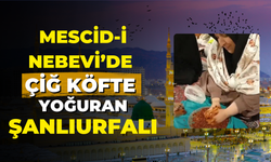 Mescid-i Nebevi’de Çiğ Köfte Yoğuran Şanlıurfalı!