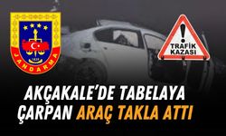 Akçakale’de Tabelaya Çarpan Araç Takla Attı, 1 Yaralı