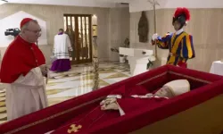 Papa Francis mumyalandı mı, tabuttaki hali ne? Papa'nın tabutunda ne var, nereye gömülecek?