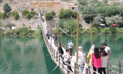 Şanlıurfa’nın ilçesinde İğne Atsan Yere Düşmez