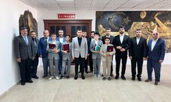 Bozova’da Hafızlar Belgelerini Kaymakam Yeşilyurt’tan Aldı