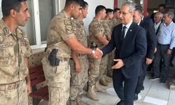 AK Parti’li Abdurrahim Dusak, Mehmetçiklerle Bayramlaştı