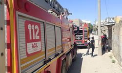 Şanlıurfa Akçakale'de Alev Alev Yanan Ev Mahalleliyi Sokağa Döktü