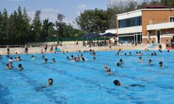 Sulama Kanallarına Son! Siverek Belediyesi Yüzme Havuzunu Açtı