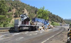 Şanlıurfa Plakalı Tır Niğde’de Zincirleme Kazaya Karıştı: Can Kaybı Var