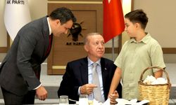 Şanlıurfalı Sanatçının Torunu Cumhurbaşkanı Erdoğan’ın Elini Öptü