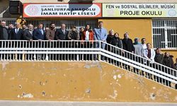 Vali Şıldak Öğrencilerle Bir Arada