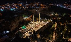 Şanlıurfa'nın Kalbi Balıklıgöl Artık Geceleri de Göz Kamaştıracak