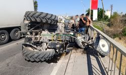 Birecik Köprüsü’nde Korku Dolu Anlar: Kaldırıma Çarpan Traktör Ters Döndü
