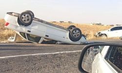 Şanlıurfa’da Çarpışan Araçlardan Biri Şarampole Uçtu, Diğeri Takla Attı