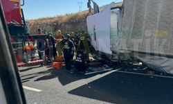 Şanlıurfa’da Korkutan Tır Kazası: Araç Bariyerlere Saplandı, Sürücü Ağır Yaralandı