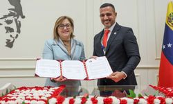Fatma Şahin 1 Aylık Maaşını Venezuela Depremzedelerine Bağışladı