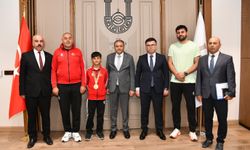 Vali Hasan Şıldak Milli Sporcu Şiyar Paylı'yı Kabul Etti