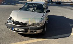 Şanlıurfa Karaköprü'de İki Otomobil Çarpıştı: 2 Yaralı