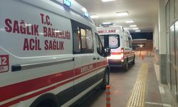 Şanlıurfa’da Otomobille Çarpışan Motosikletteki 2 Genç Ölümden Döndü