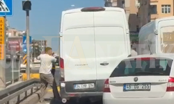 Şanlıurfa Haliliye'de Kırmızı Işıkta Bekleyen Araca Saldırı Kamerada