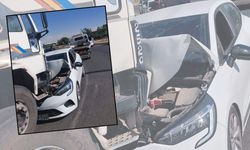Şanlıurfa’nın Eyyübiye İlçesinde Otomobil Kamyonun Altına Girdi