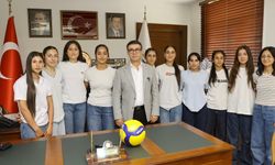 Başkan Bucak’tan Şampiyon Filenin Sultanları’na Tebrik: "Gençlerimizin Her Alanda Yanında Olacağız"