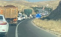 Urfa Organize Suruç Yolunda Trafik Çilesi: Vatandaşlar Çözüm Bekliyor