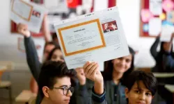 Karneler Saat Kaçta Verilecek 2026, Karne Günü Okula Saat Kaçta Gidilecek?