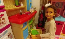 Prenses Elif Öldü Mü, Yaşıyor Mu? Prenses Elif Kimdir, Kaç Yaşında, YouTube Kanalı Neden Merak Ediliyor?