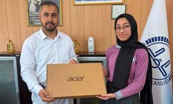 Halfeti’de Umre Ödüllü Yarışmada Başarılı Öğrencilere Ödülleri Verildi