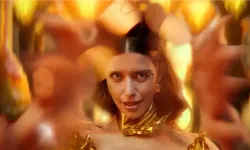 Beren Saat Honey Bee Şarkısı Nedir, Sözleri Ne Anlatıyor, Exuberance Albümü ve Müzik Kariyeri Hakkında Merak Edilenler