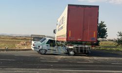 Şanlıurfa'da Otomobil Tırın Altına Girdi: Karı Koca...