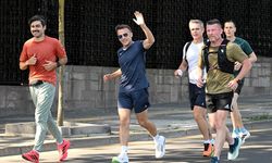 Macron Neden Güneş Gözlüğü Takıyor, Gözüne Ne Oldu? Macron'un Gözlüğünün Markası ve Modeli Ne?