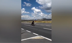 Seyir Halinde Yaptıkları Pahalıya Patladı: Motosiklet trafikten Men Edildi…