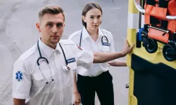 Paramedik 4 Yıllık Lisans Var Mı? İlk ve Acil Yardım Bölümü 4 Yıllık Mı, DGS ile Hangi Bölümlere Geçilir?