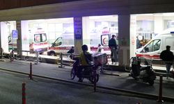 Piazza Kavşağı'nda İki Otomobil Çarpıştı: Yaralılar Var