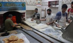 Şanlıurfa'da 50 Derece Sıcakta Ateşin Karşısında Ekmek Mücadelesi