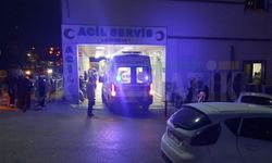 Şanlıurfa'da Semt Pazarında Bıçaklı Kavga: Baba ile Oğlu Yaralandı