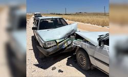 Şanlıurfa'da İki Otomobil Kafa Kafaya Çarpıştı! 4 Kişi Yaralandı