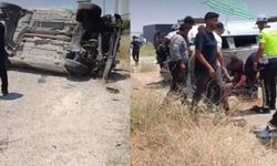 Gaziantep-Şanlıurfa Karayolunda Feci Kaza: Otomobil Devrildi, 5 Kişi Yaralandı