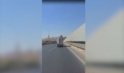 Şanlıurfa’da Pikap Üzerinde Tehlikeli Yolculuk Kamerada
